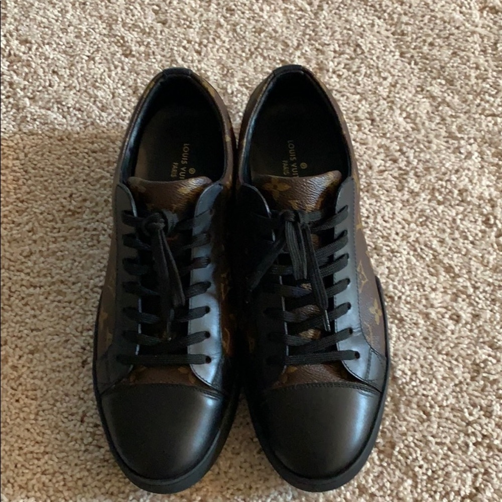 Like New Louis Vuitton Sneakers